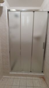 Instalatérské práce - Sprchové dveře ze série SAT TEX z neprůhledného skla