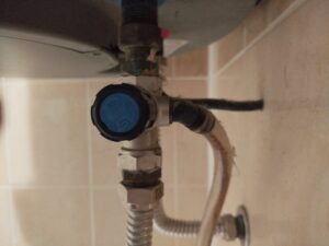 pojistný ventil bojleru odkápává vodu během ohřevu